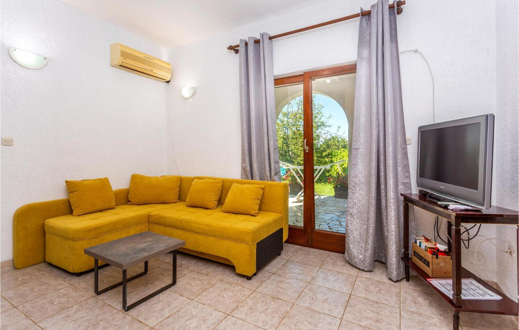 Beautiful Apartment In Malinska With Wifi Zewnętrze zdjęcie