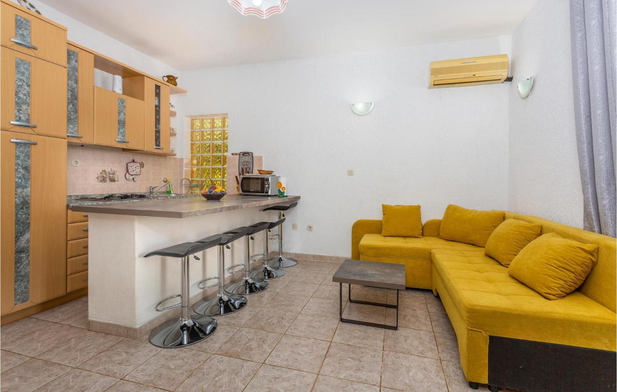 Beautiful Apartment In Malinska With Wifi Zewnętrze zdjęcie